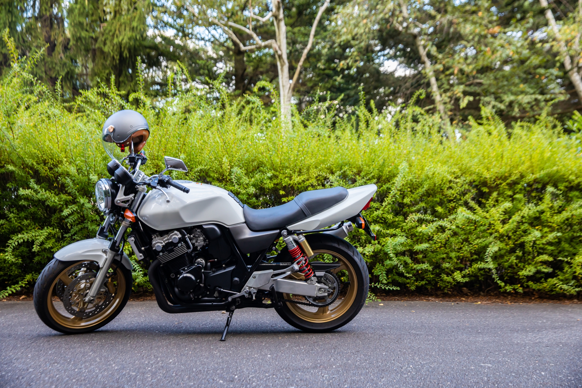 バイクの地球ロックのやり方｜固定物の選び方と通し方のコツ