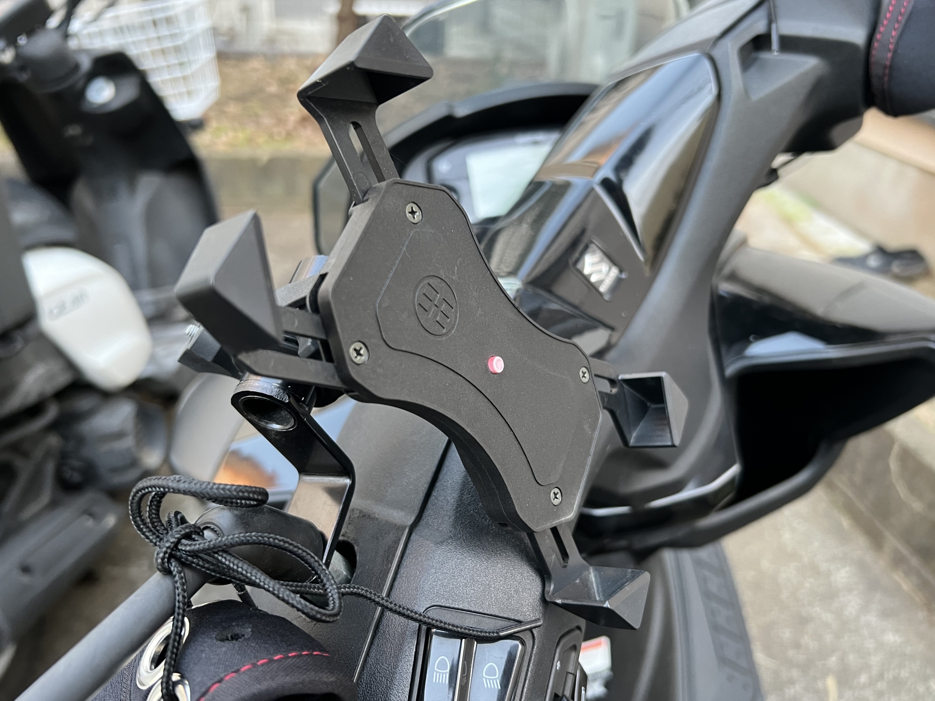 バイクのスマホホルダーはどれ？おすすめの選び方と注意点