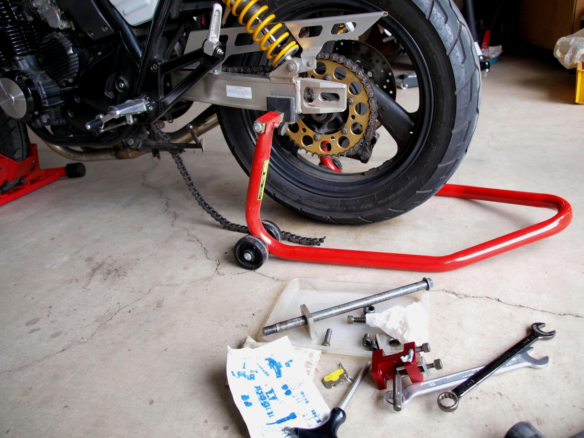 バイクのフロントスタンド｜受け方式と対応の見分け方