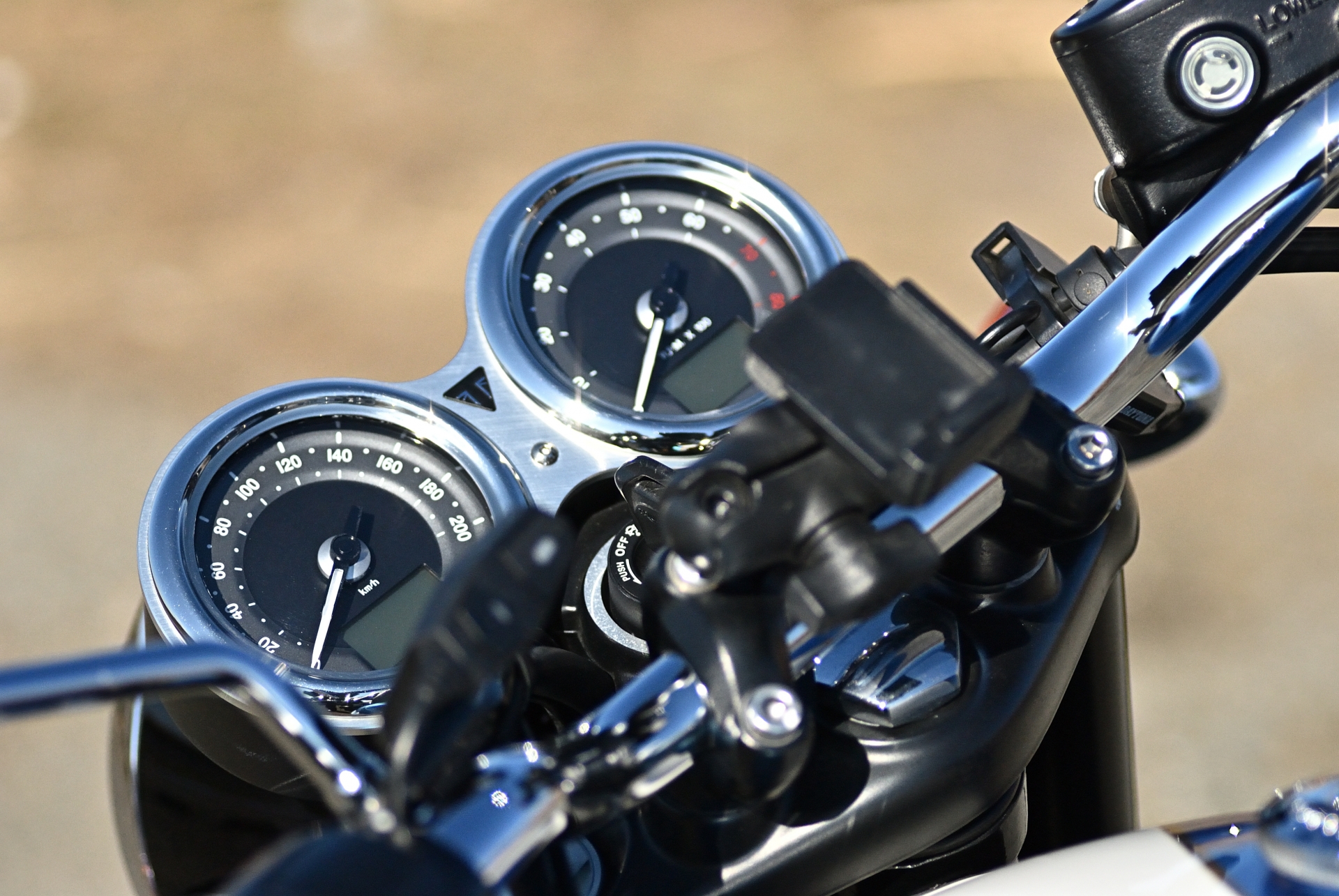 バイクのハンドルロックのかけ方｜効果と過信しない使い方