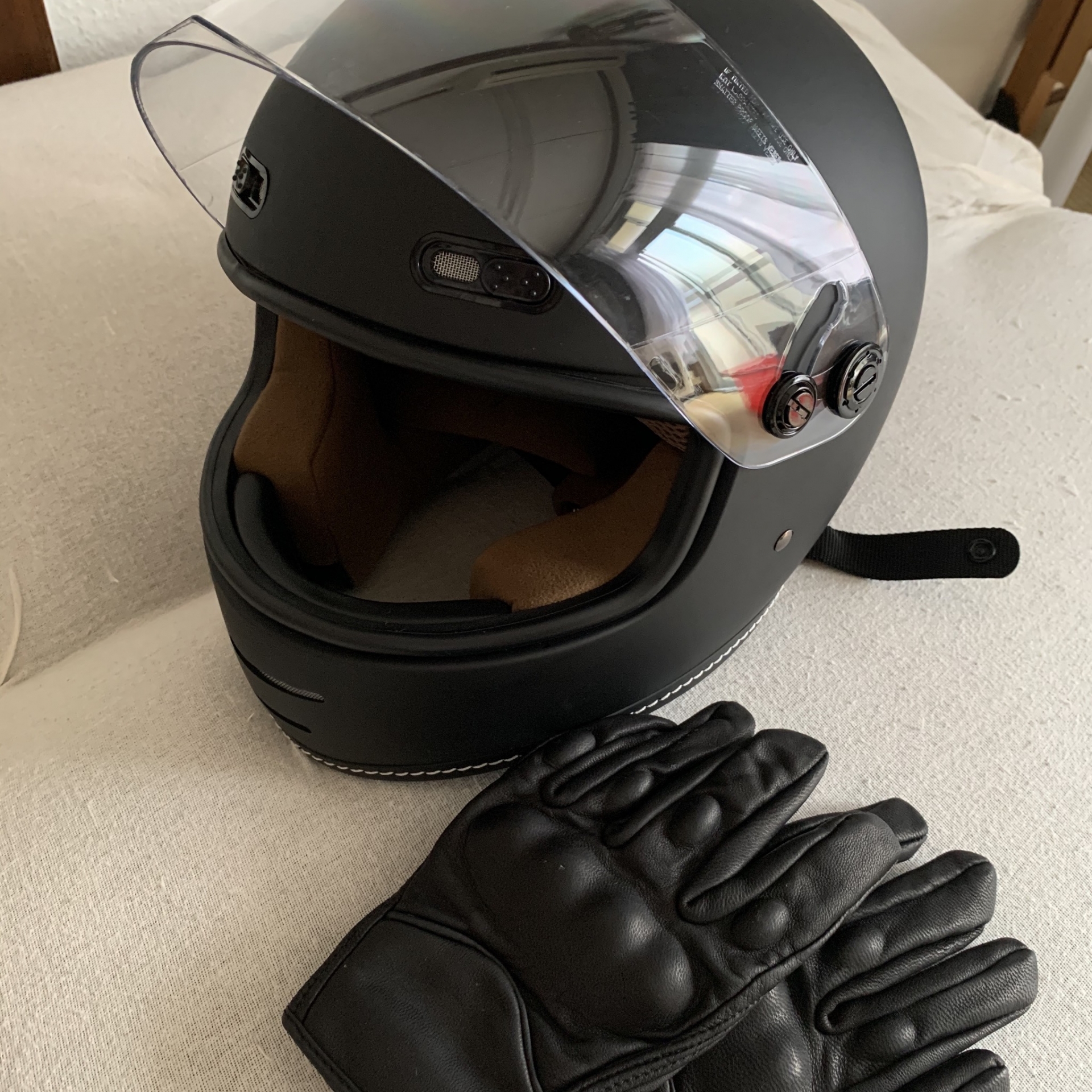 フルフェイスヘルメットの選び方｜バイクでの重さと視界の差
